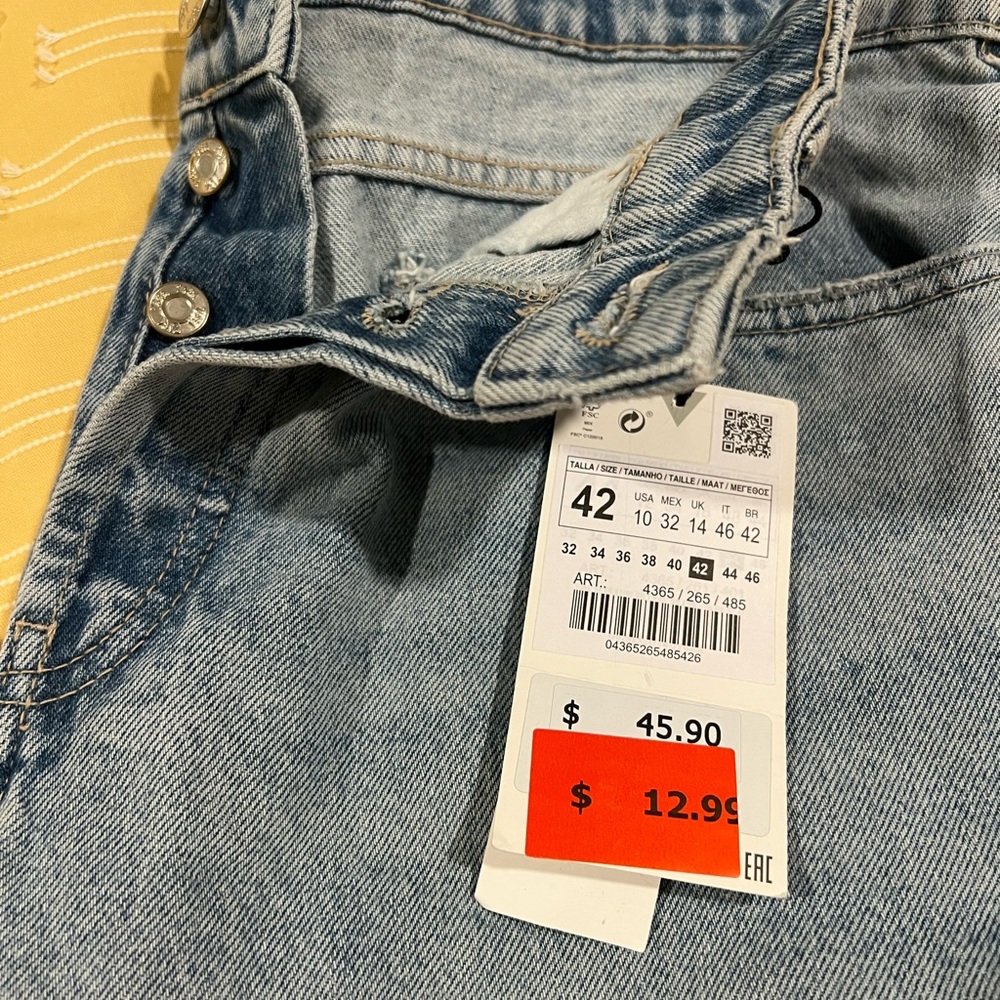 Zara Woman’s Straight Leg Jeans